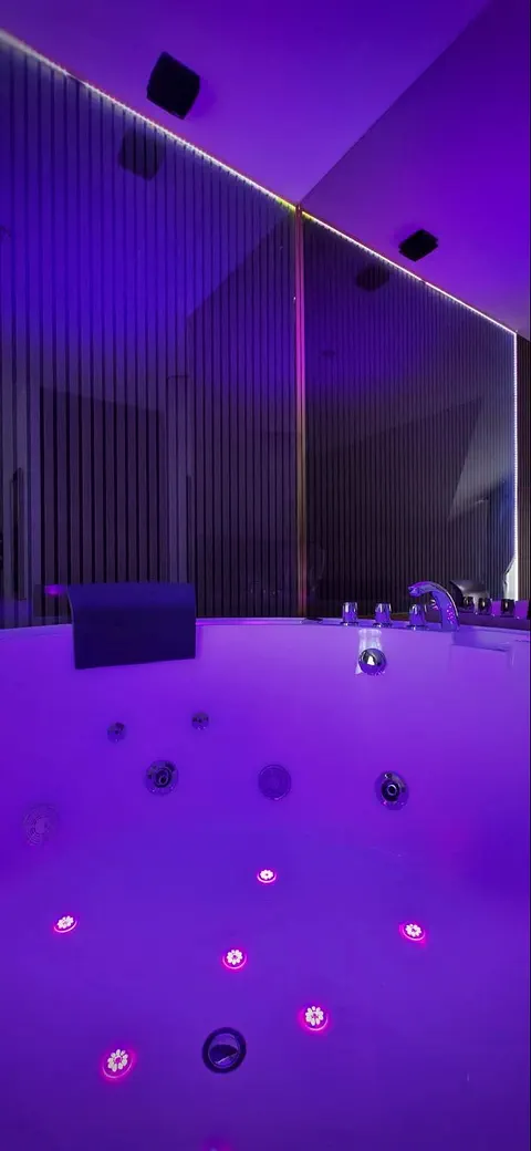 Apartman 1 — hidromasažna kada sa LED svjetlima