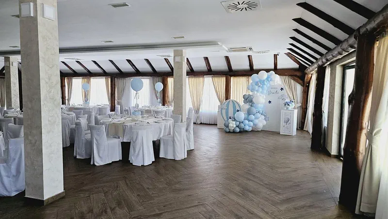 Sala sa dekoracijom balonima za krštenje