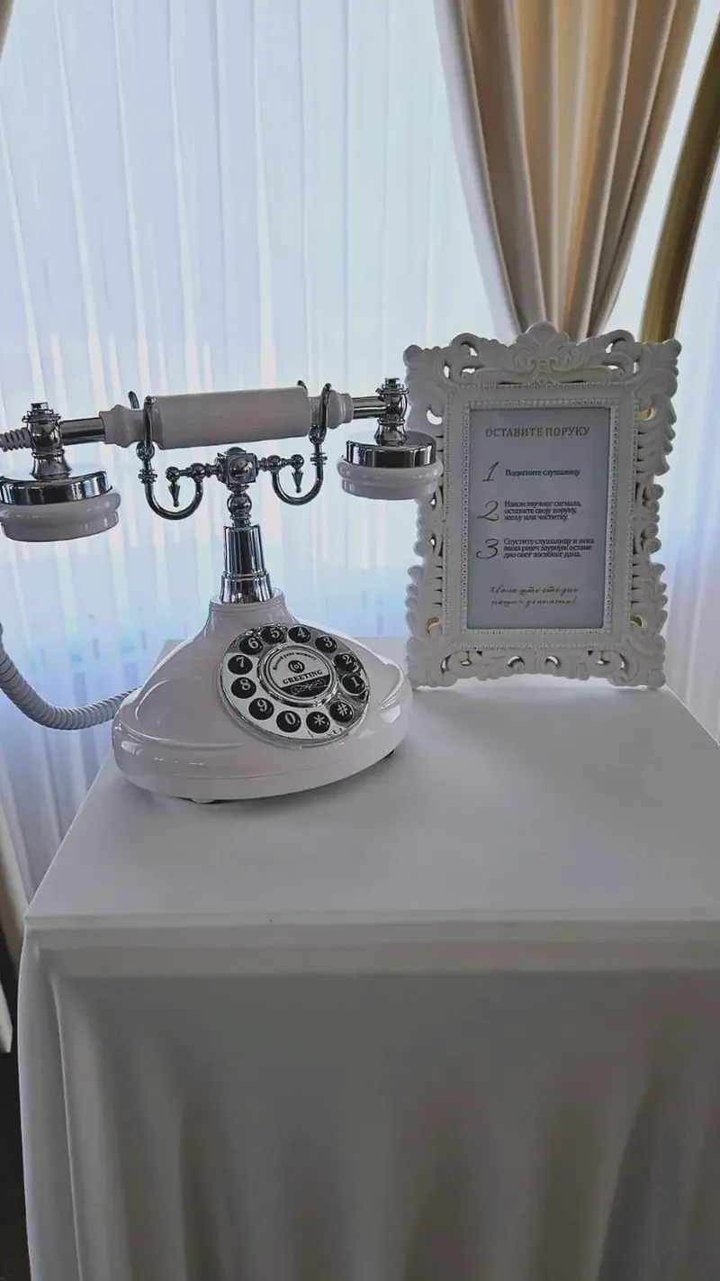 Starinski telefon za glasovne poruke gostiju