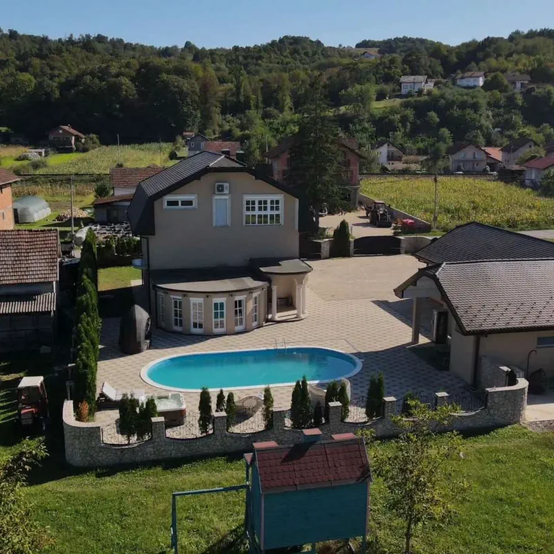 Vila Sofia sa bazenom, snimak iz drona